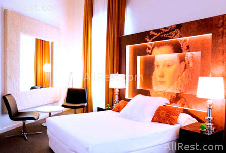 Room Mate Laura 11